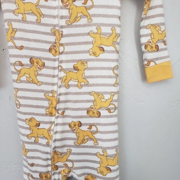 Disney Baby NWOT 9 Mo Simba Stripes Lion King Footie Pajamas Soft Beige Yellow - Picture 4 of 6